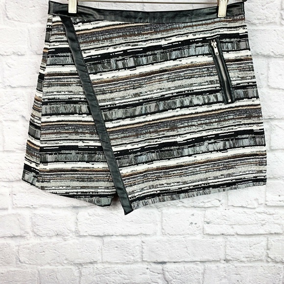 Maac London Size 10 Mini Skirt Metallic Black NWT - Picture 4 of 11